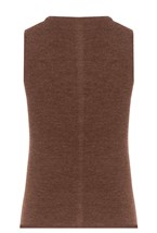 Безрукавка с декоративным элементом на спине - фото 109151