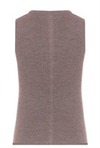 Безрукавка с декоративным элементом на спине - фото 109153