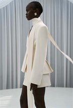 Жакет приталенный с шарфом - фото 109565