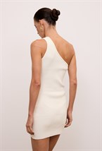 Вязаное платье на одно плечо - фото 113830