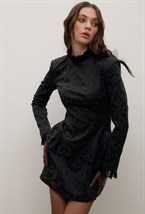 Черное платье-мини из жаккарда с итальянским кружевом - фото 115301