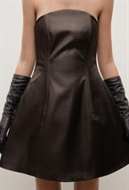 Коричневое корсажное платье-мини - фото 115329