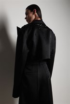 Жакет укороченый со стразами - фото 117207