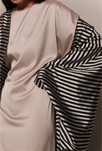 Платье макси с ассиметричными рукавами - фото 117351