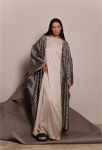 Платье макси с ассиметричными рукавами - фото 117352