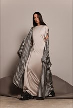 Платье макси с ассиметричными рукавами - фото 117353