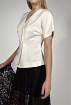 Блуза с акцентной пуговицей ivory - фото 118458