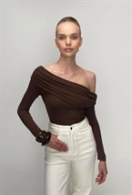 Лонгслив с спущенными плечами - фото 120235