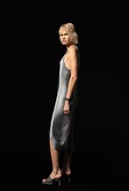 Серое платье-туника из бахромы и натуральной кожи - фото 120508