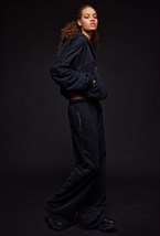 Черное zip худи с кожаной окантовкой - фото 120606