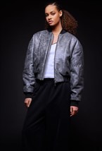 Кожаный бомбер с винтажным эффектом - фото 120648