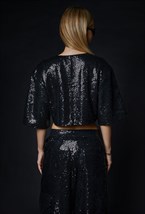 Укороченная футболка из пайеток - фото 120761