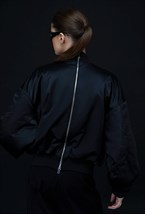 Атласный бомбер - фото 120858