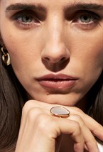 Asymmetric signet ring with mother of pearl Gold - фото 122626