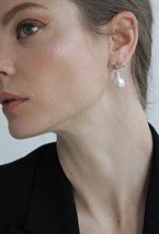 Baroque Pearl Bow Earrings Silver - фото 123567