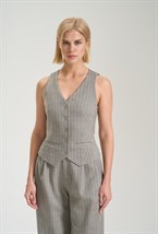 Жилет серый, полоска - фото 125839