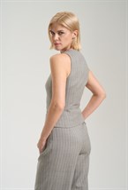 Жилет серый, полоска - фото 125840