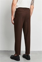 Брюки - с защипами и манжетами - фото 126341