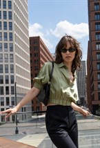 Укороченная блуза из тенселя на резинке - фото 126512