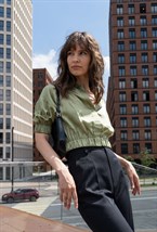 Укороченная блуза из тенселя на резинке - фото 126513