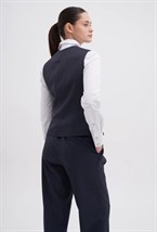 Жилет приталенный - фото 127817