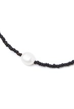 чокер из черного бисера с барочной жемчужиной - фото 128500