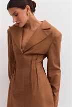 Платье-пиджак Bruna caramel - фото 129673