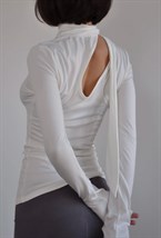 Лонгслив с завязкой на шее - фото 129922