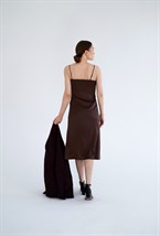 Шелковое шоколадное платье - фото 130627