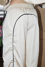 Треники Бумер темно-бежевого цвета - фото 136713