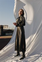 Платье-плиссе из кожи - фото 136951