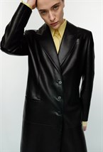 Пальто из кожи - фото 136957