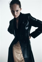 Пальто приталенное из кожи - фото 136960