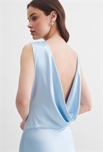 Голубое платье с открытой спиной и драпировкой - фото 136989