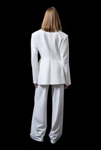 Приталенный белый жакет - фото 137161