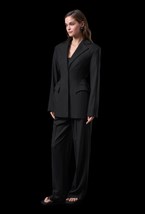 Приталенный черный жакет в полоску - фото 137171