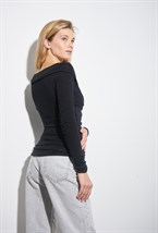 Пуловер с ремешком - фото 32669