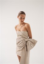 Платье бежевое с бантом - фото 56479