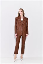 Костюм из эко-кожи с укороченными брюками - фото 58954