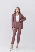 Костюм из эко-кожи с укороченными брюками - фото 58957