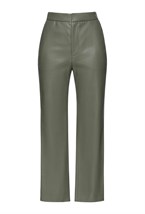 Костюм из эко-кожи с укороченными брюками - фото 58963