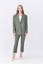 Костюм из эко-кожи с укороченными брюками - фото 58964