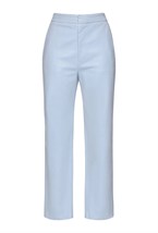 Костюм из эко-кожи с укороченными брюками - фото 58967