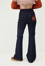 Джинсы клеш с высокой талией - фото 61443 Джинсы клеш с высокой талией - фото 61443