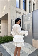 КОСТЮМ ИЗ ХЛОПКОВОГО ШИТЬЯ С КОРОТКОЙ  ЮБКОЙ - фото 61603