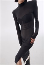 Черное платье с подплечниками - фото 61695