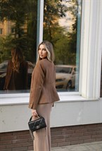 Приталенный жакет из замши - фото 74243