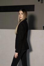 Приталенный жакет из замши - фото 74258