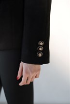 Приталенный жакет из замши - фото 74259