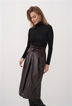 Юбка с бантом из экокожи - фото 89399